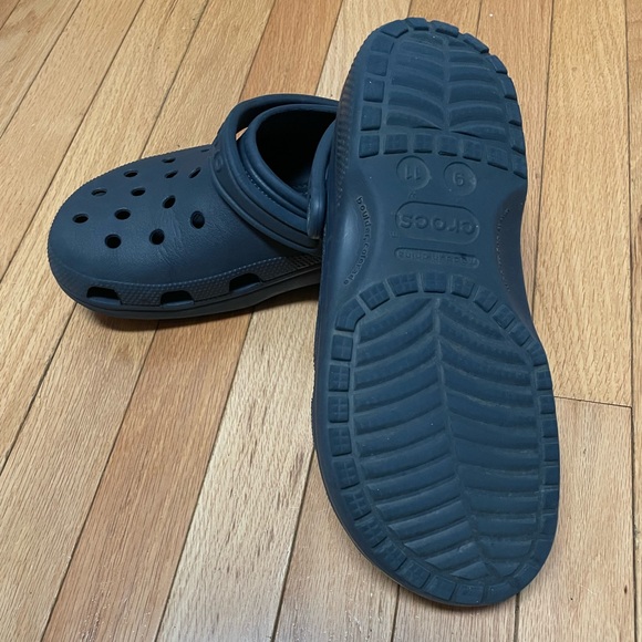 Men’s Crocs.  Excellent condition! Sold - Picture 3 of 4